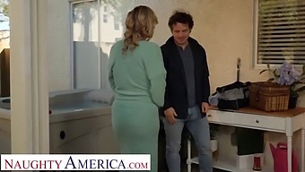 Rachael Cavalli, A Voluptuous Blonde With Tattoos, Seduces And Pleasures The Repairman After Serving Him Lemonade
