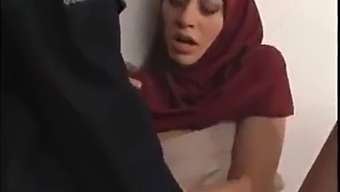 Arab Mom Gets Naughty In Xvideos.Com Video