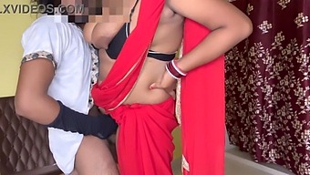 Voluptuous Indian Beauty Kamvali Bay
