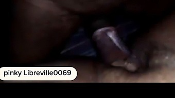 Ett Vänskapligt Möte Med En Äldre Kvinna