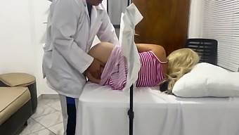 La Séduction Aphrodisiaque Conduit À La Rencontre Sauvage De La Femme Secrètement Enregistrée Avec Un Gynécologue Pervers