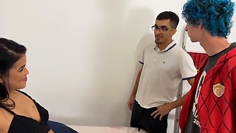 Zadzwoniłam Po Pomoc W Łączeniu Internetowym I Uprawiałam Seks Z Dwojgiem Ludzi.
